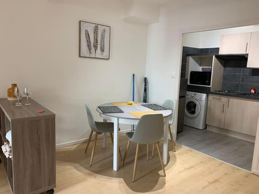 Aubenas : Beau Studio, Proche Du Chateau מראה חיצוני תמונה